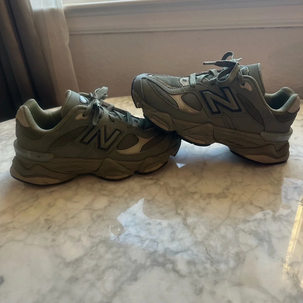 New Balance Olive Green 9060 Athletic Shoes Size 3 (35 EU) - Picture 3 of 8